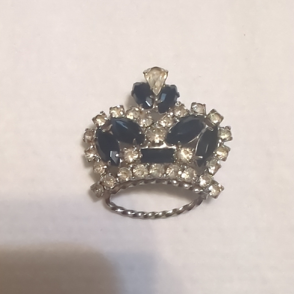 Elegant Silver and Black Crown Brooch